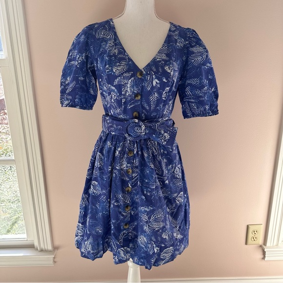 French Connection Besima Tropical Print Button Flare Blue Dress - Picture 3 of 9